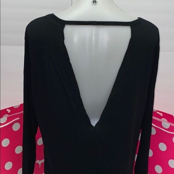 NWT VICTORIA SECRET LONG SLEEVE (run big - Picture 3 of 4
